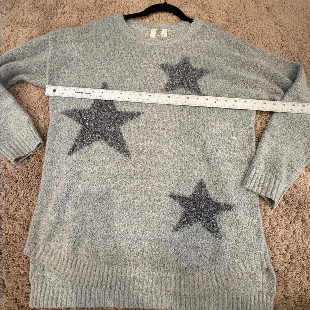 Small Anthropologie Lillie’s closet starland gray metallic long star sweater